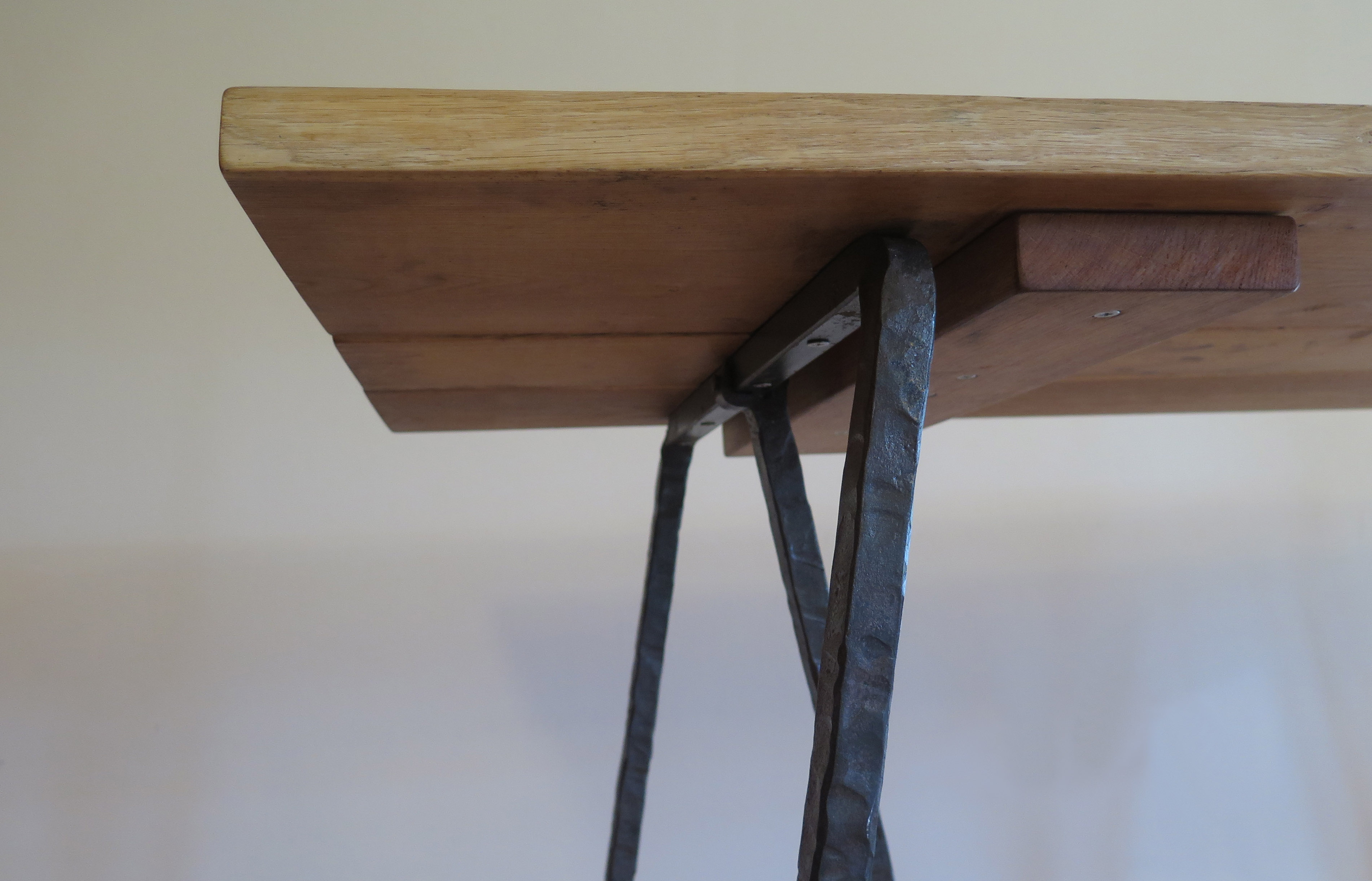 dubový stôl miesiželezo